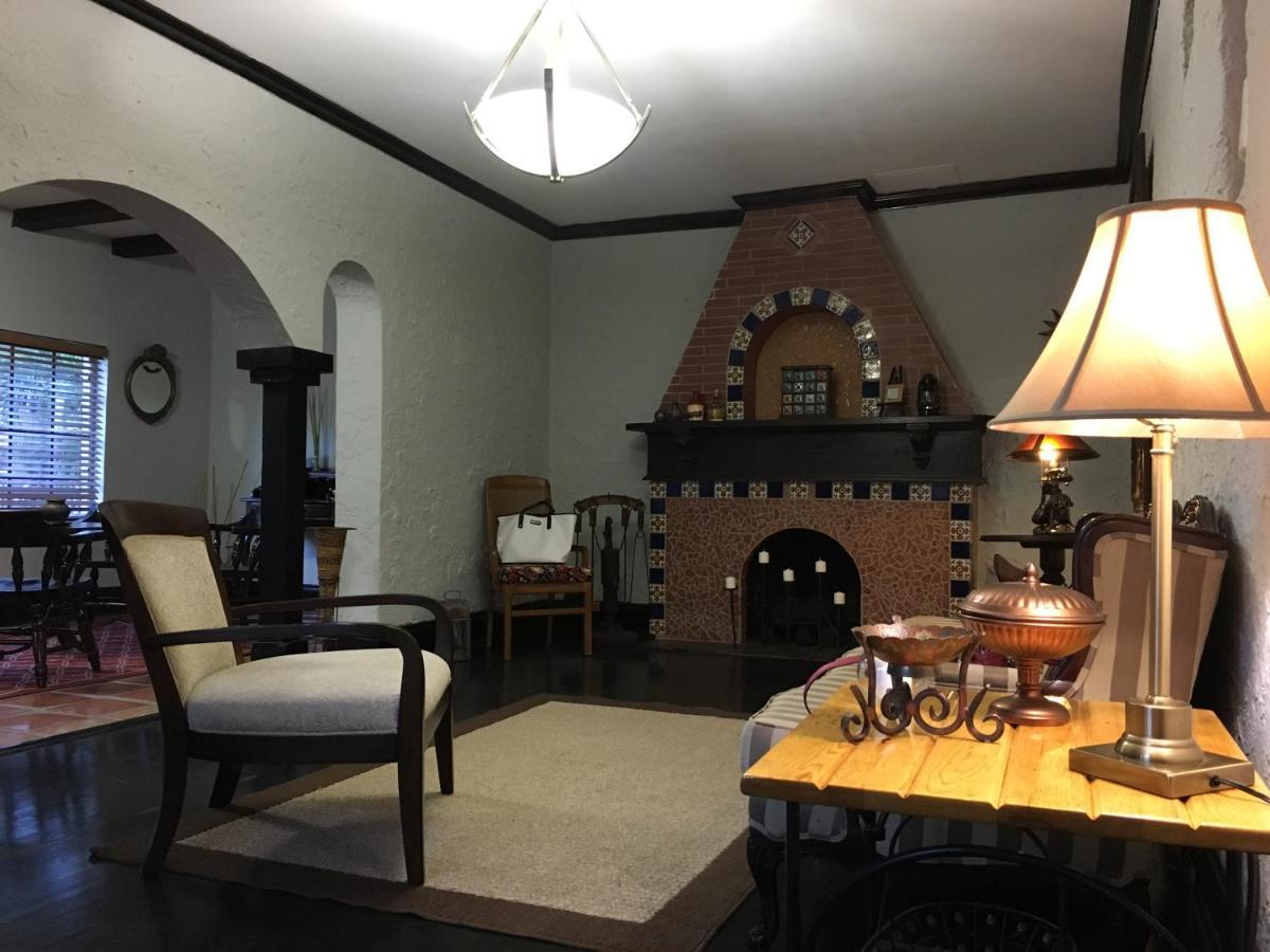 Private Room In The Heart Of Little Havana Miami Bagian luar foto